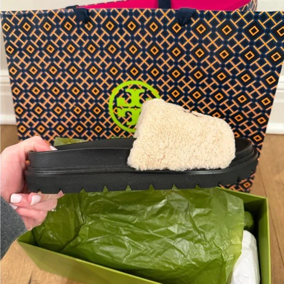 Tory Burch Everly Anatomic Lug Sandals Moccasin Curly Buttermilk Black Size 7 - Picture 3 of 8